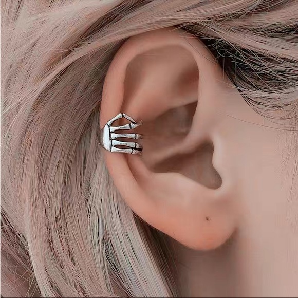 Silver tone skeleton hand mid-ear cartilage cuff earrings non-pierced new - Picture 1 of 5